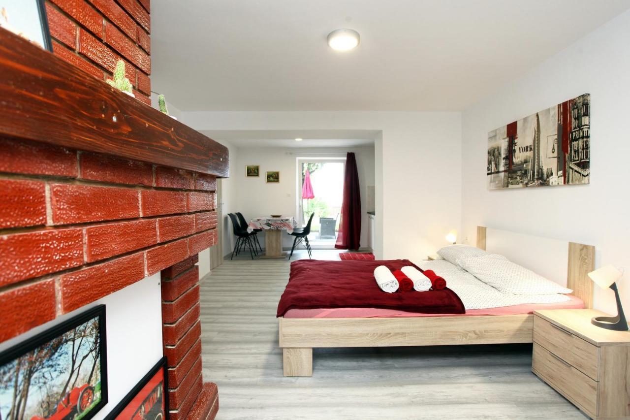 Hilltop Apartments Red & Blue Порторож Екстериор снимка