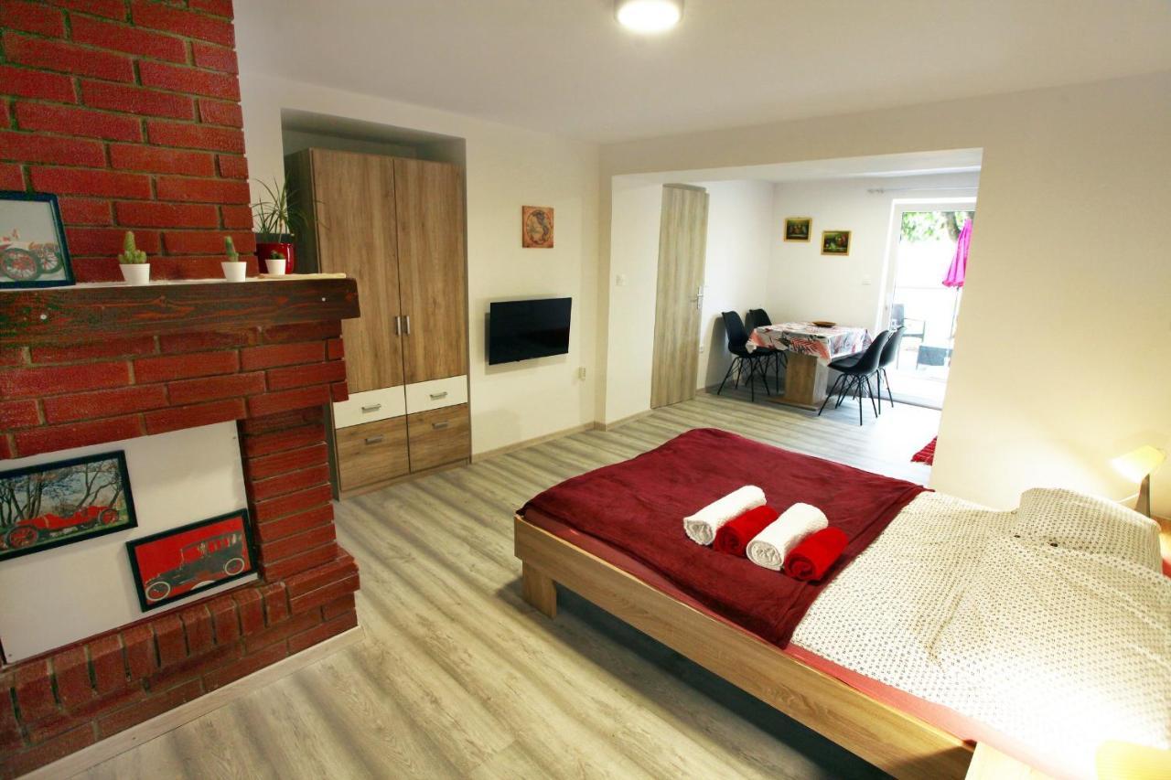 Hilltop Apartments Red & Blue Порторож Екстериор снимка