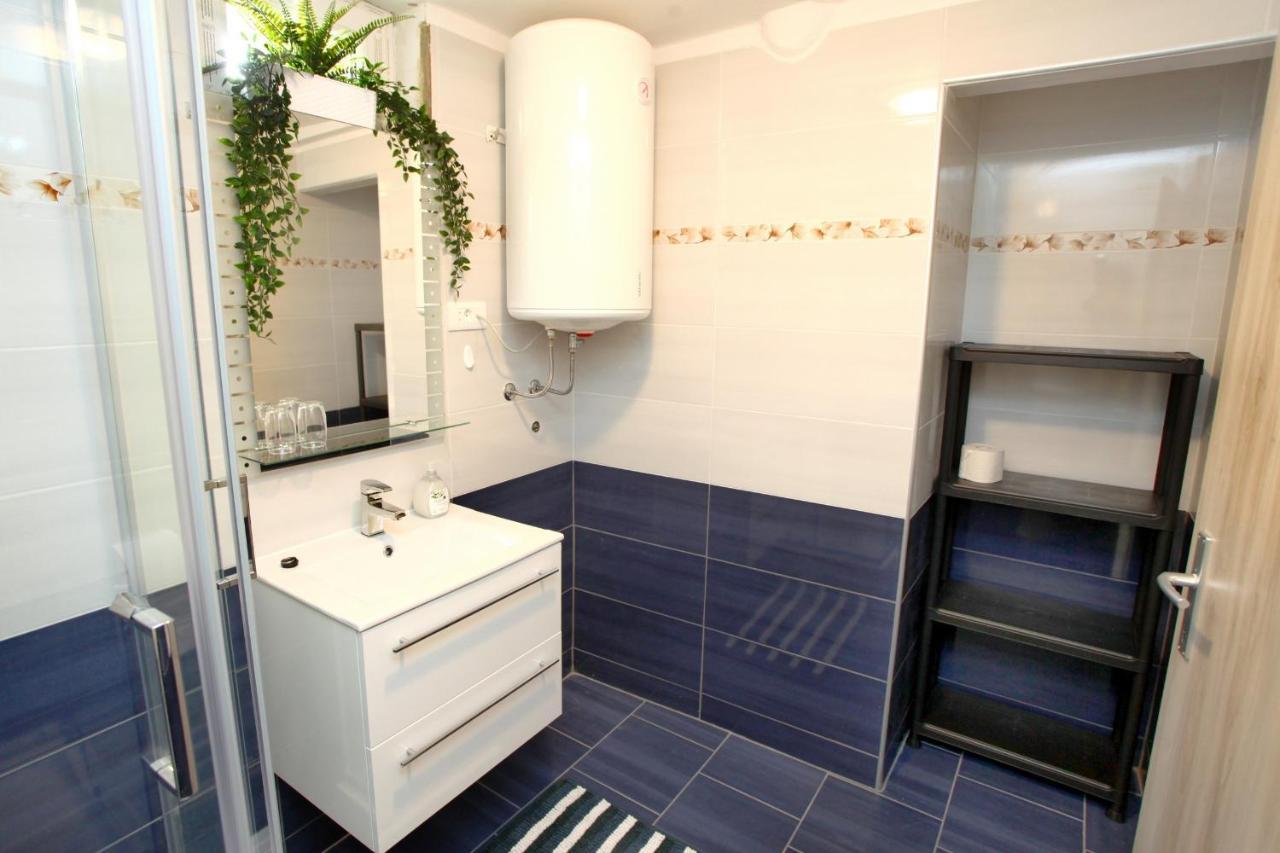 Hilltop Apartments Red & Blue Порторож Екстериор снимка