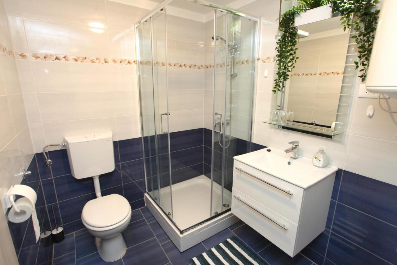 Hilltop Apartments Red & Blue Порторож Екстериор снимка