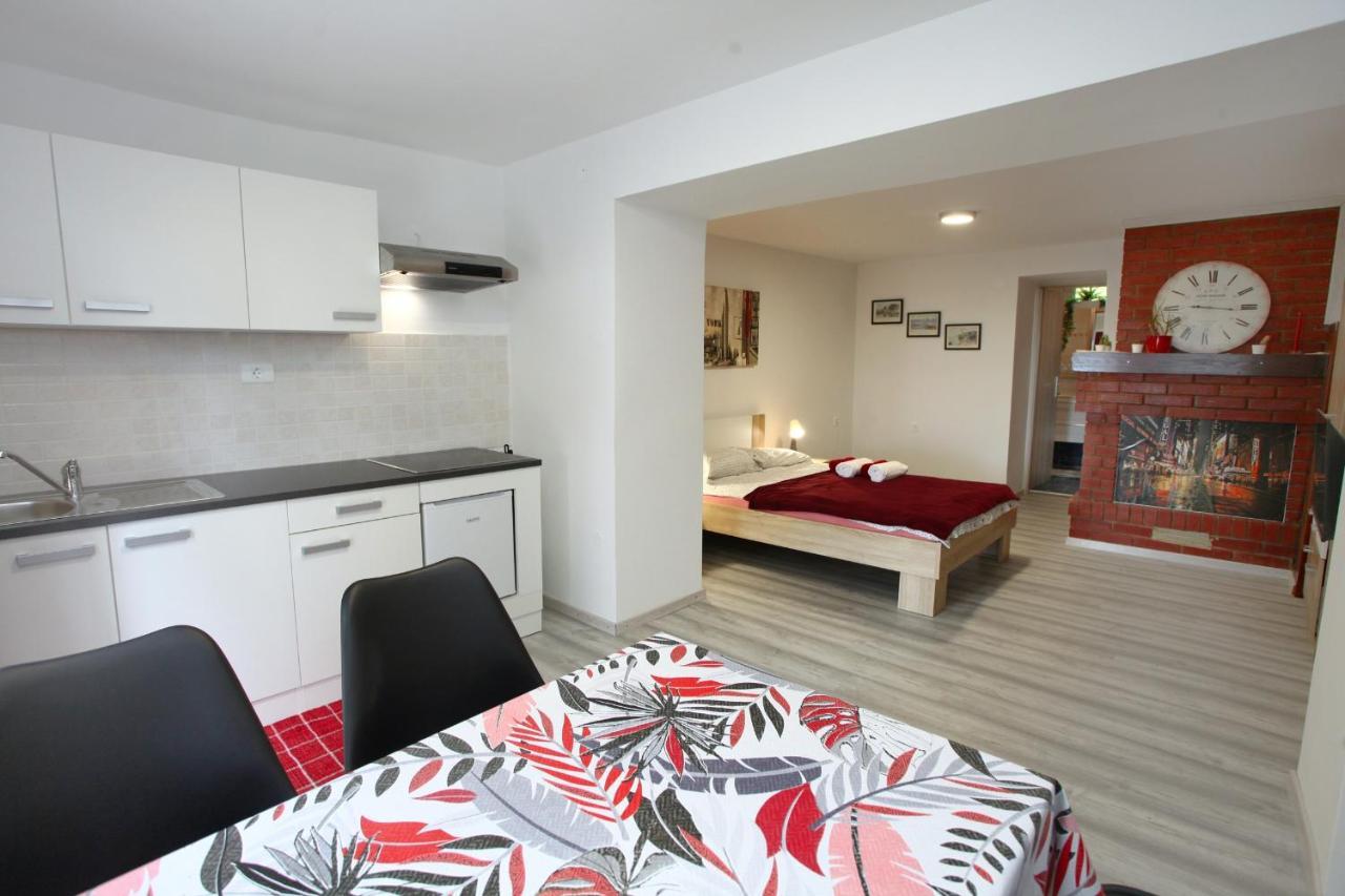 Hilltop Apartments Red & Blue Порторож Екстериор снимка