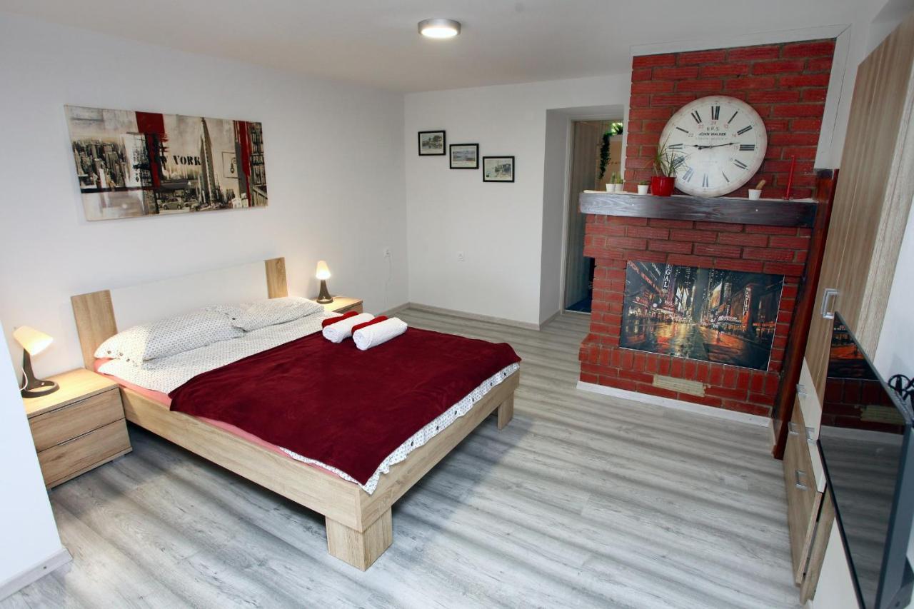 Hilltop Apartments Red & Blue Порторож Екстериор снимка